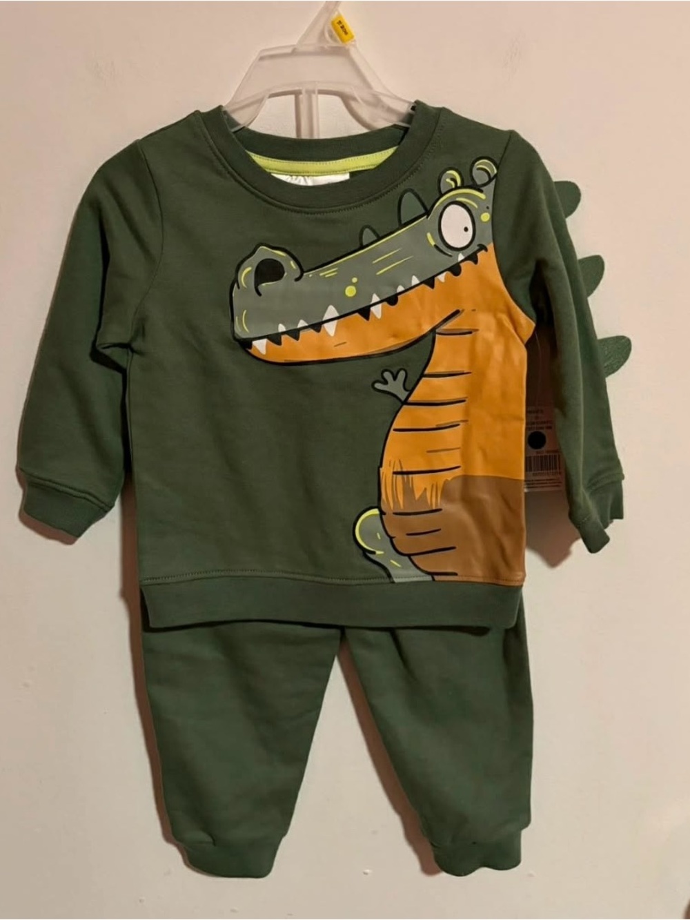NWT Kidgets 2-Piece Alligator Green Sweatsuit